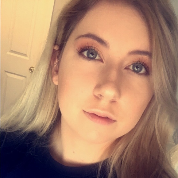 Meet your Posher, Kara - Picture 1 of 1